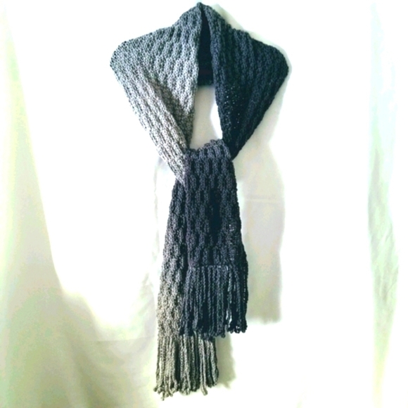 Elegant Gray Knit Scarf - Picture 2 of 7